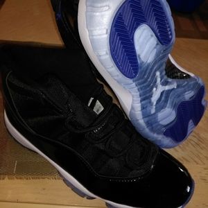 Jordan Space jam 11s deadstock